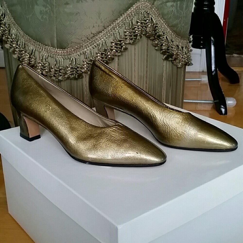 Kenneth Cole gold shoes